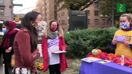 Alexandria Ocasio-Cortez vota por anticipado y anima a los ciudadanos a ir pronto a las urnas