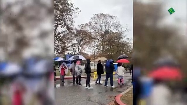 Votantes se aglomeran en centros de votación de Nueva York