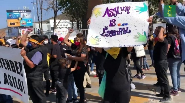 Migrantes y activistas protestan en frontera México-EEUU por derecho de asilo
