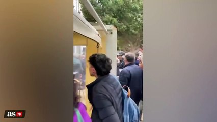 Gritos de 'asesino' contra Mazón en Orihuela por su gestión de la DANA