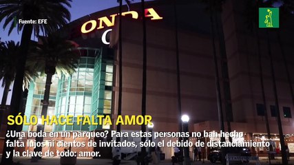 42 parejas convirtieron un parqueo en una capilla nupcial