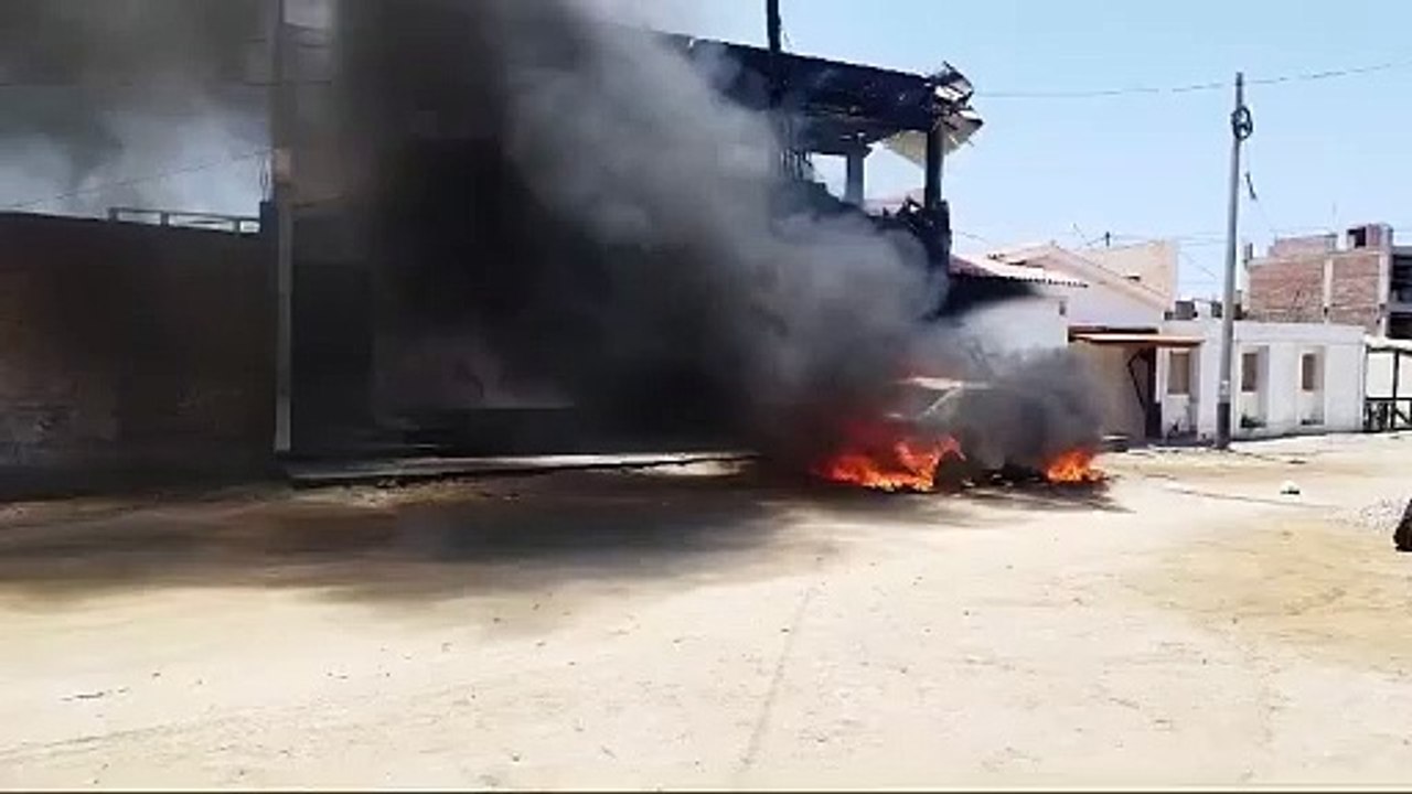 El #Mininter informa que una avioneta se estrelló sobre una vivienda en San Bartolo.