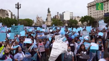 Miles de personas protestan en Argentina contra un proyecto de legalización del aborto