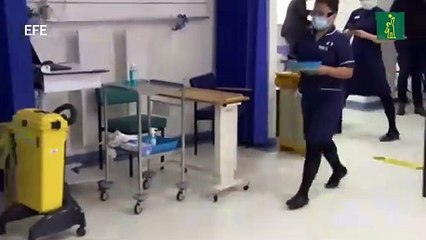 Una mujer de 90 años, primera en el mundo en recibir vacuna de Pfizer