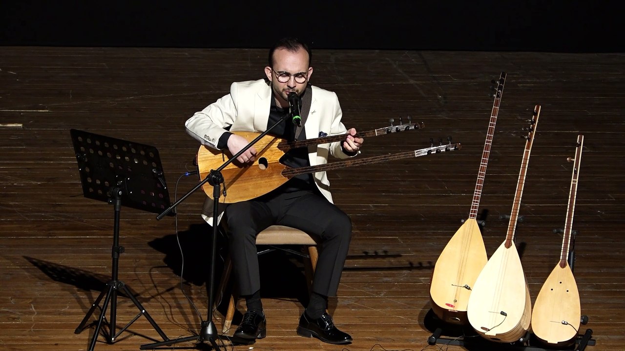 Ata Sahne’de gerçekleştiren ‘Türkü Şöleni’ kar engeli tanımadı