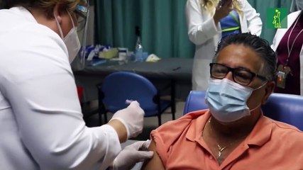 Puerto Rico inicia la vacunación contra la covid-19 con el personal de salud