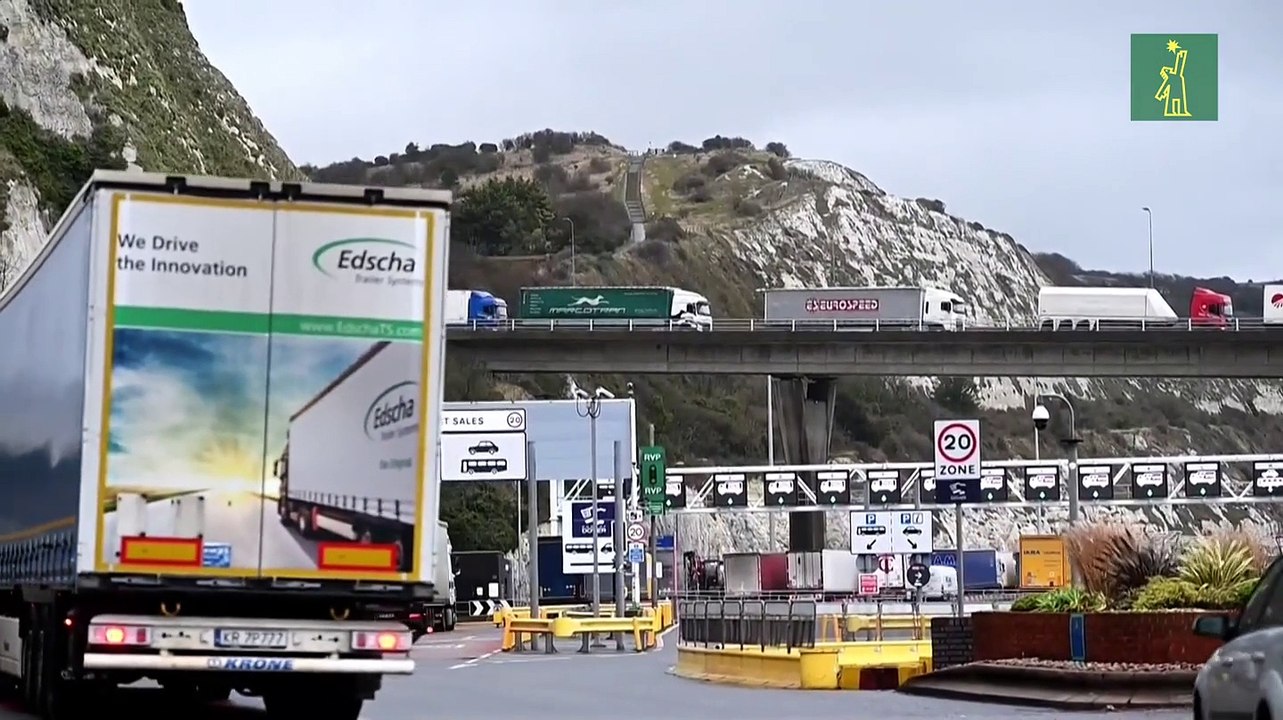 Francia reabre las fronteras con Reino Unido pero exige test anti-covid