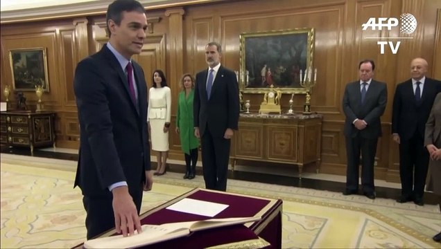 Pedro Sánchez asume como presidente de un gobierno de coalición en España ante el rey Felipe VI