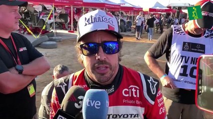 Fernando Alonso tras reparar su coche: "Quiero vivir el Dakar hasta el final"