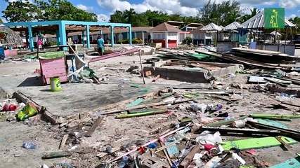 Boca Chica comienza a desarrabalizar su área de playa