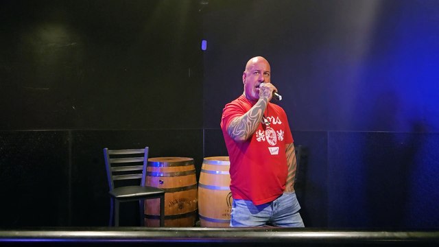 MOTLEY CRUE - LIVE WIRE (PERFORMED LIVE AT THE WESTERNER)