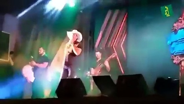Cantante brasileño muere después de sufrir un infarto en pleno concierto