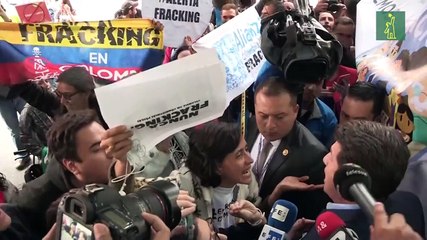 Decenas de personas se manifiestan contra el "fracking" en Colombia