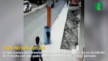 Joven causa accidente a motoristas con un zafacón
