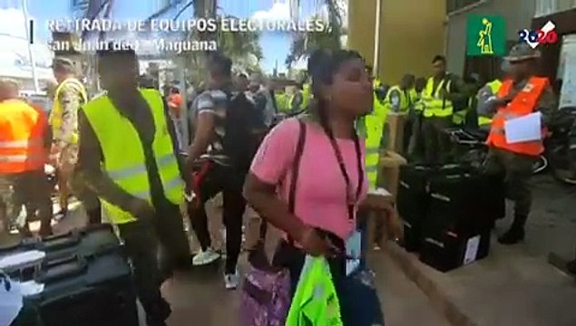 Retirada de equipos electorales en San Juan de la Maguana