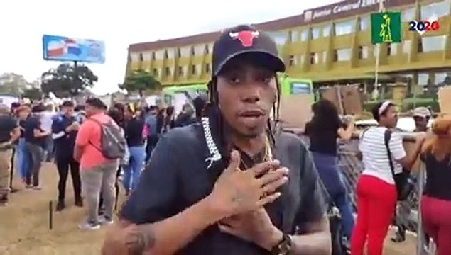 Urbanos se unen a protesta frente a la JCE