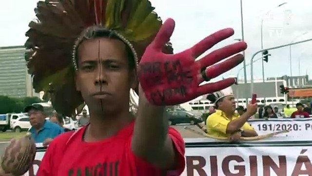 Protesta contra proyecto de Bolsonaro para abrir tierras indígenas a la explotación