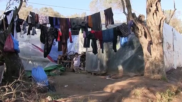 El rumor de poder salir de Lesbos recrudece la crisis de refugiados
