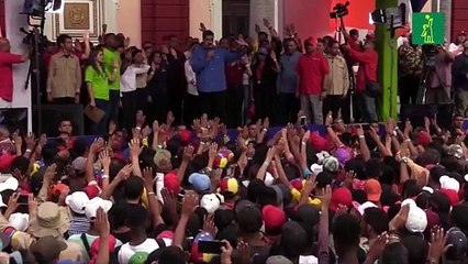 Maduro toma juramento a jóvenes de tomar las armas "si fuese necesario"