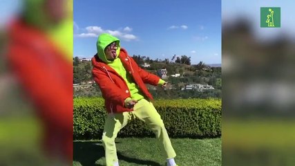 Bad Bunny bailando su video Safaera