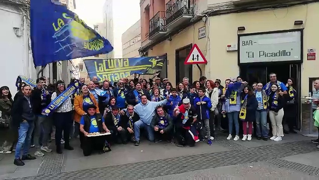 Animación de la Curva Soriana antes del partido de Grupo Herce Soria en Zaragoza