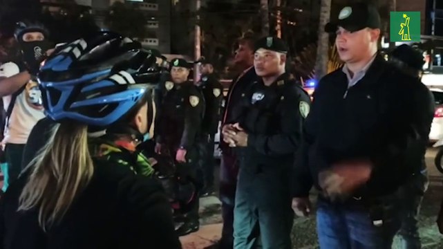 Testimonio de ciudadanos con pancartas cohibidos en la avenida Enriquillo