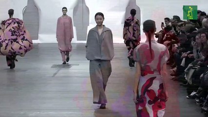La moda de Issey Miyake toma París