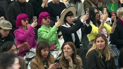 Chanel libera a sus amazonas en París y se aleja de Lagerfeld