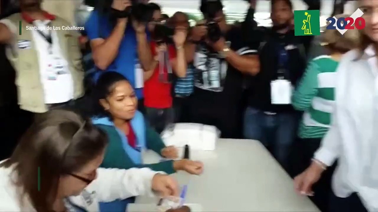 Raquel Peña ejerce su derecho al voto