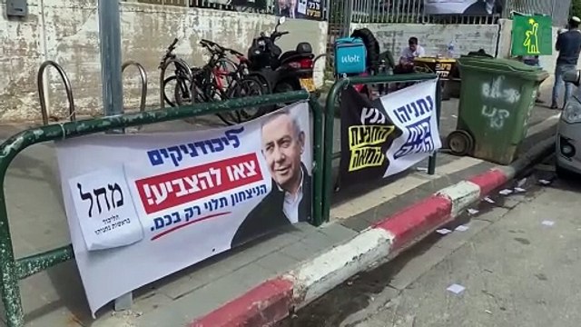 Netanyahu adelanta a Gantz y roza la mayoría, según sondeos a pie de urna
