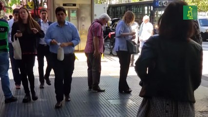 Plan anti COVID-19 en Argentina causa largas colas para cambiar vuelos y salir del país