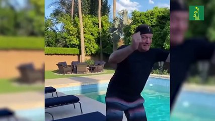 Exatleta Jeremy Roenick crea circuito para "mantenerse en forma" en casa