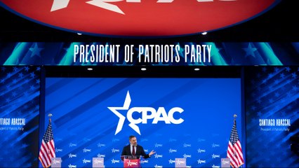 Así ha agradecido Trump a Abascal el "gran trabajo que está haciendo" en la cumbre de Washington