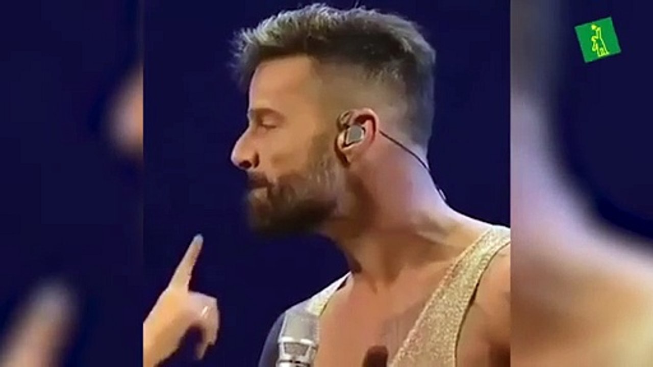 Ricky Martin le roba un beso a presentador de Viña del Mar