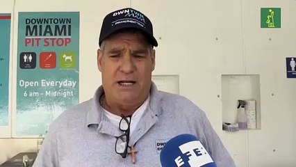 Baños para desamparados, primera línea de defensa contra coronavirus en Miami