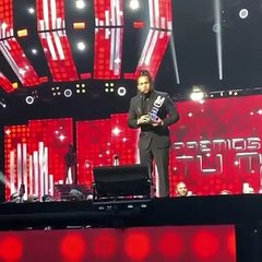 El Alfa dedica Premio Tu Música Urbano a RD en Puerto Rico