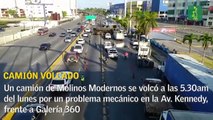 Un camión se vuelca en la Kennedy frente a Galería 360