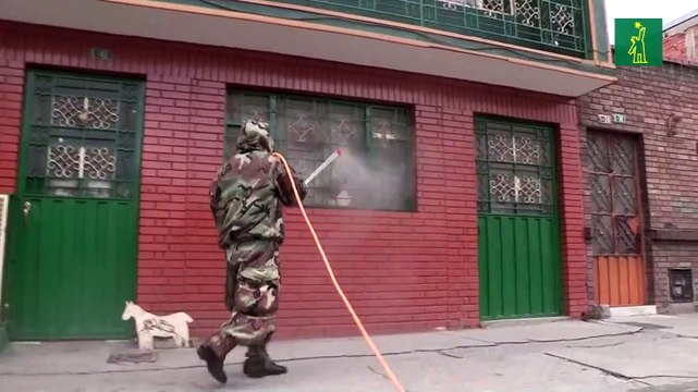 Ejercito Colombiano comienza jornadas de desinfección en barrios de Bogotá que aún no reciben ayudas del gobierno