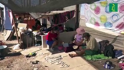 Bolivianos repatriados de Chile aguardan en campamento militar para ingresar a su país