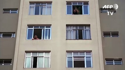 Coronavirus alimenta la solidaridad en un edificio de Sao Paulo