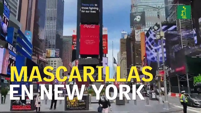 Neoyorquinos visten mascarillas de diferentes colores y diseños