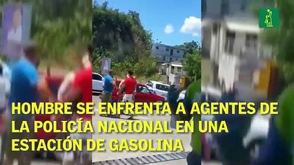 Hombre se enfrenta a agentes de la Policía Nacional en una estación de gasolina