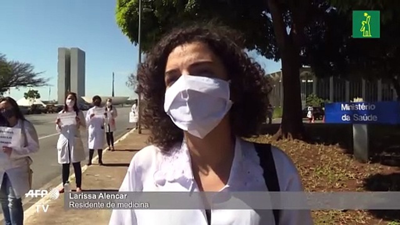 Protesta de residentes de medicina en Brasil, q...