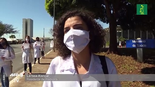 Protesta de residentes de medicina en Brasil, que acumula 20.000 muertos por coronavirus