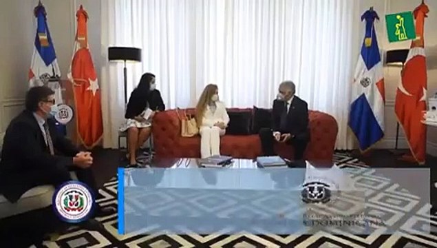 Canciller Vargas recibe material médico donado por Turquía para combatir el COVID-19