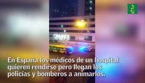 Policías y bomberos animan a médicos de un hospital en España