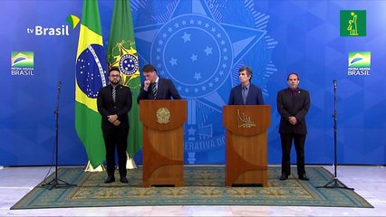 Bolsonaro destituye a ministro de Salud en plena crisis del coronavirus