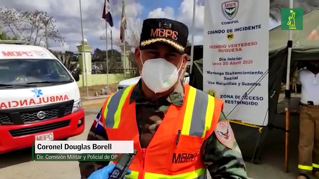 Más de 100 bomberos siguen luchando en el incendio de Duquesa