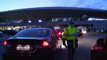 A falta de vuelos, el aeropuerto de Montevideo se convierte en autocine