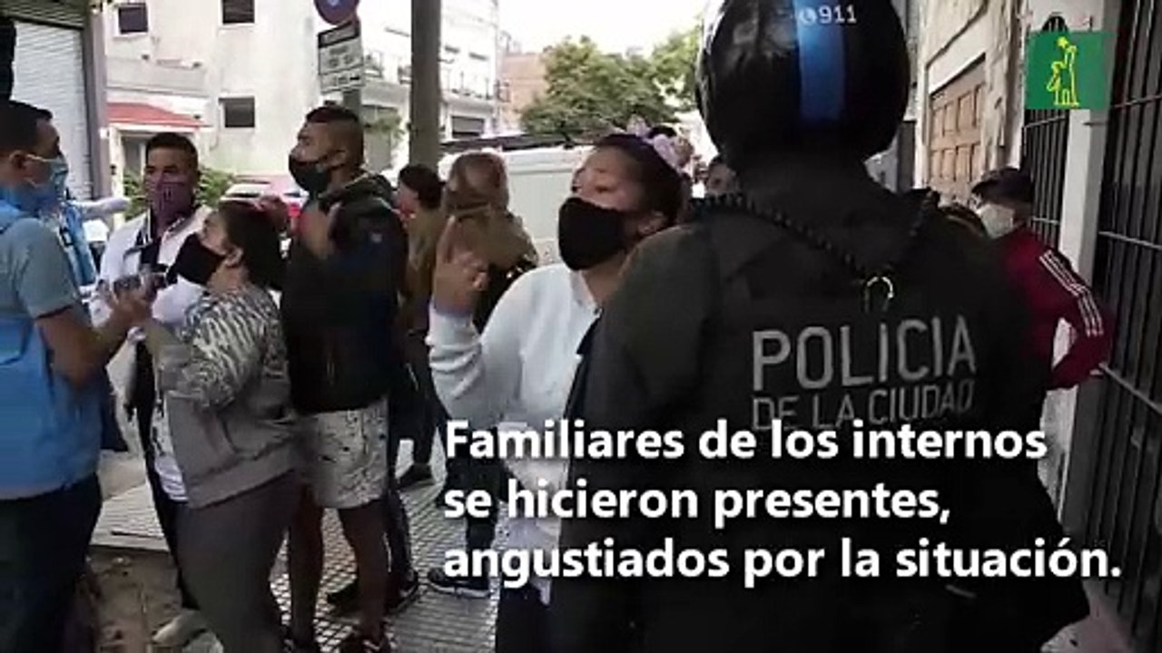 Reos de cárcel argentina se amotinan por presen...